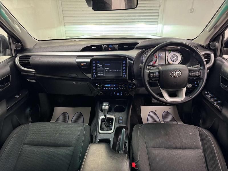 Used Toyota HiLux Luxury 204 HP (150 kW) 2021 Silver Pickup