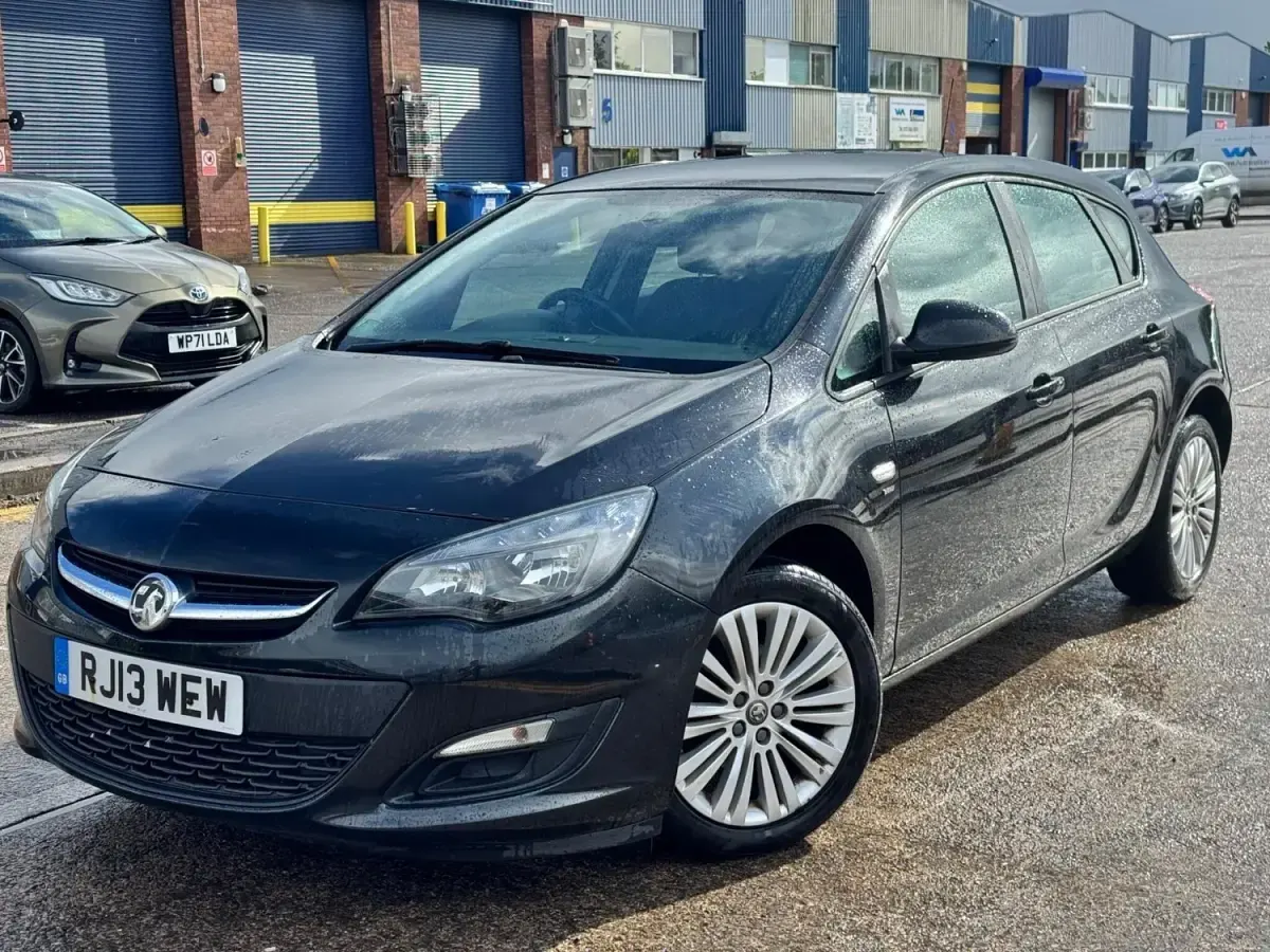 Gebraucht Vauxhall Astra 2013 Schwarz Kleinwagen