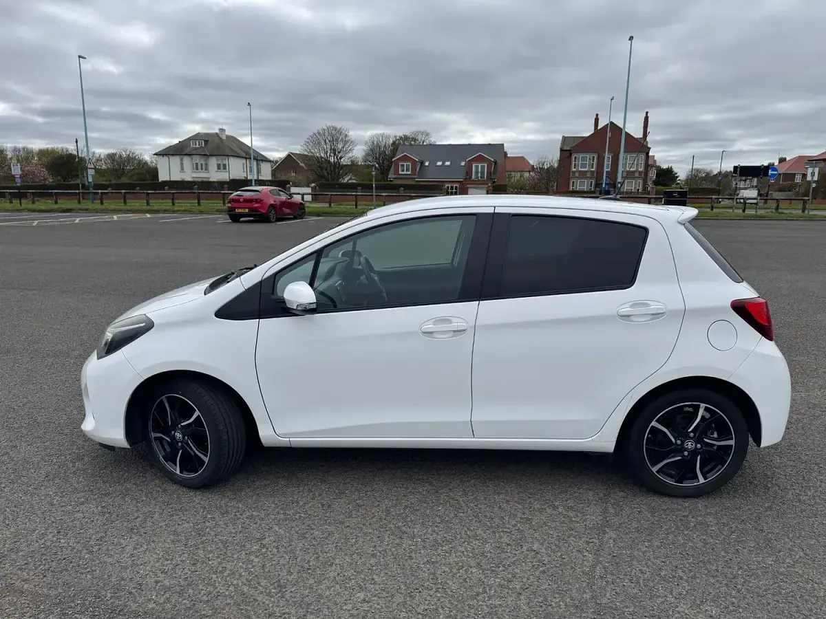 Usado Toyota Yaris Sport 99 CV (72 kW) 2014 Blanco Utilitario