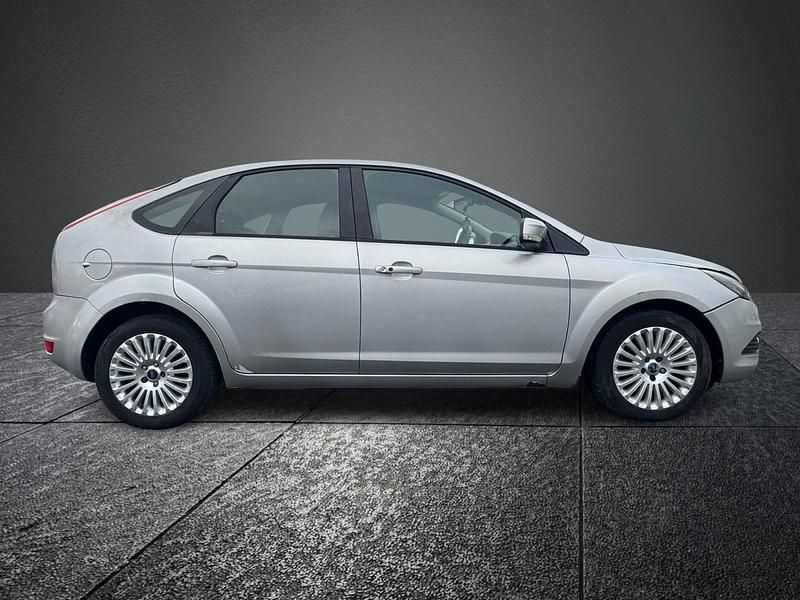 Used Ford Focus Titanium 110 HP (80 kW) 2010 Silver Hatchback