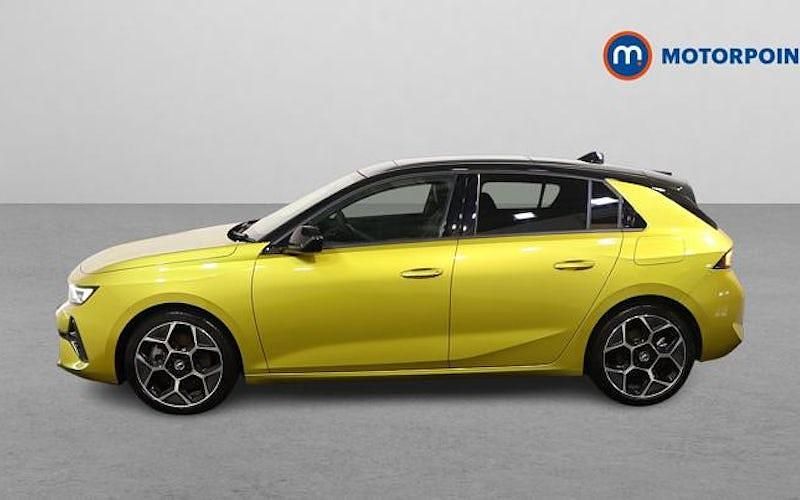 New Vauxhall Astra Ultimate 179 HP (131 kW) 2025 Gold Hatchback