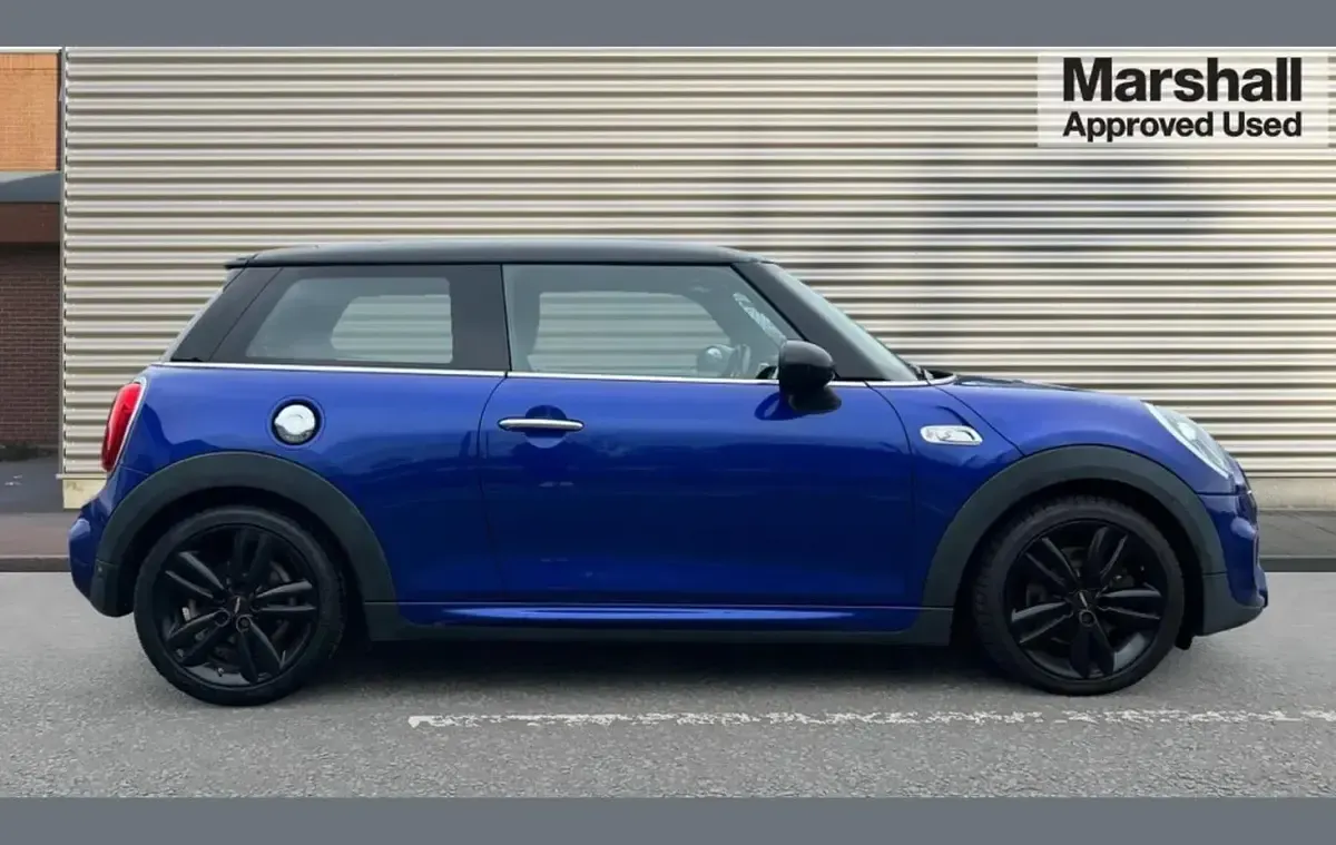 Used Mini Cooper S Comfort 192 HP (141 kW) 2019 Blue Hatchback