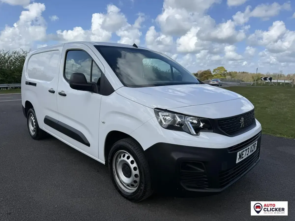 Used Peugeot Partner Premium 100 HP (73 kW) 2024 White MPV