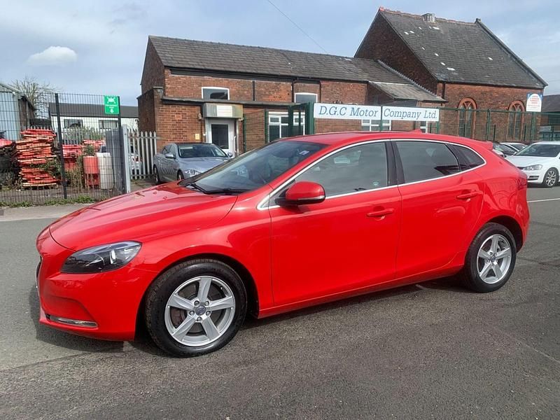 Used Volvo V40 SE 2013 Red Hatchback