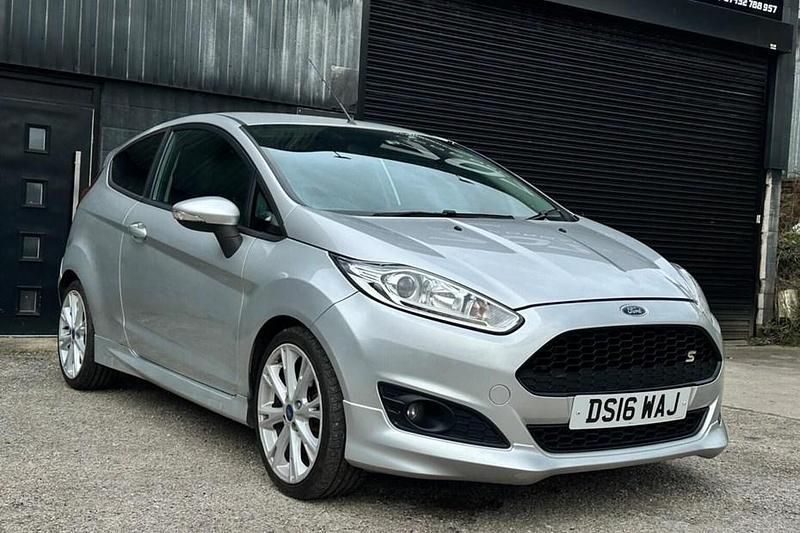 Used Ford Fiesta Zetec 125 HP (91 kW) 2016 Silver Hatchback