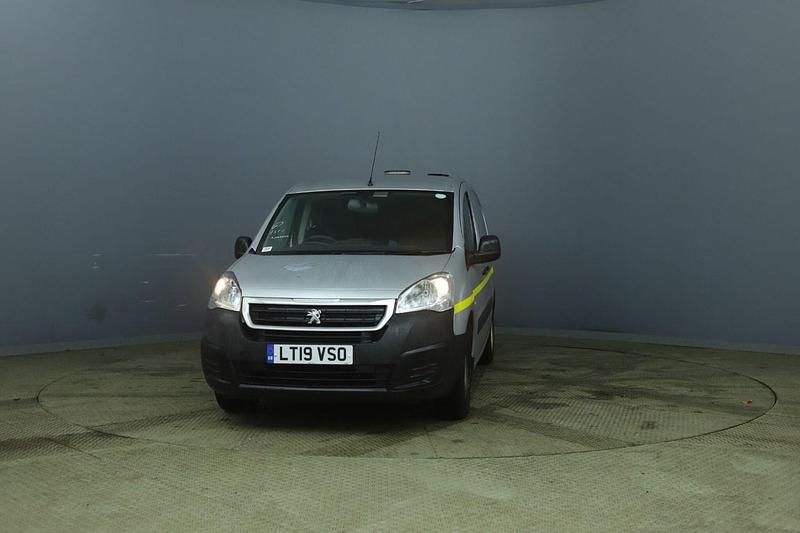 Used Peugeot Partner 98 HP (72 kW) 2019 Silver MPV