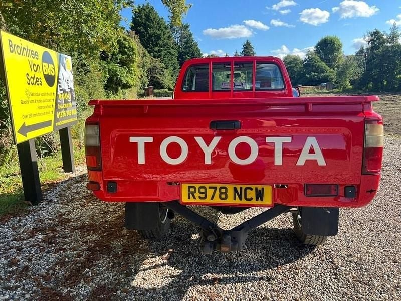 Used Toyota HiLux 1998 Red Pickup