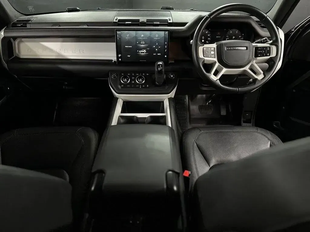 Used Land Rover Defender HSE Dynamic 250 HP (183 kW) 2025 Black SUV