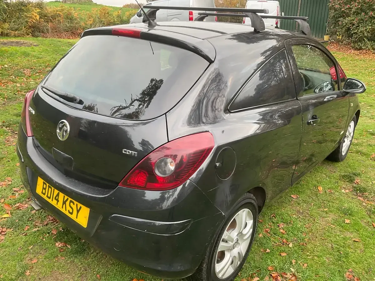 Used Vauxhall Corsa Sportive 95 HP (69 kW) 2014 Black Hatchback