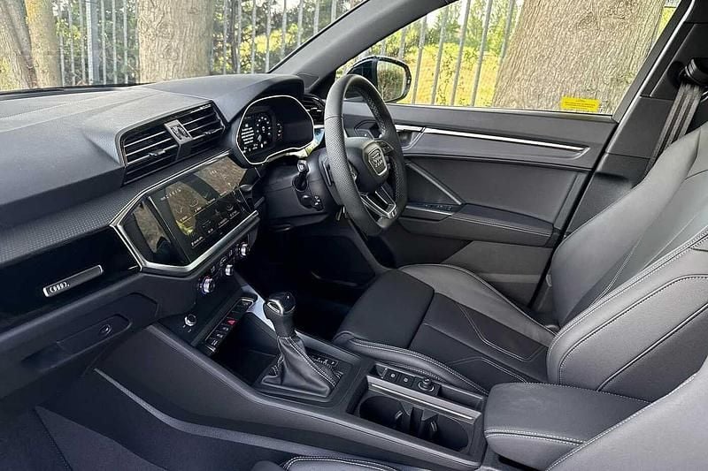 Begagnad Audi Q3 Black Edition 150 HK (110 kW) 2025 Vit SUV