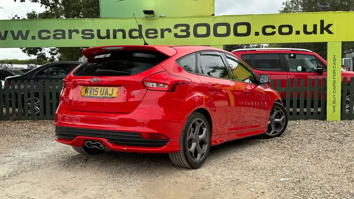 Used Ford Focus ST 185 HP (136 kW) 2015 Red Hatchback