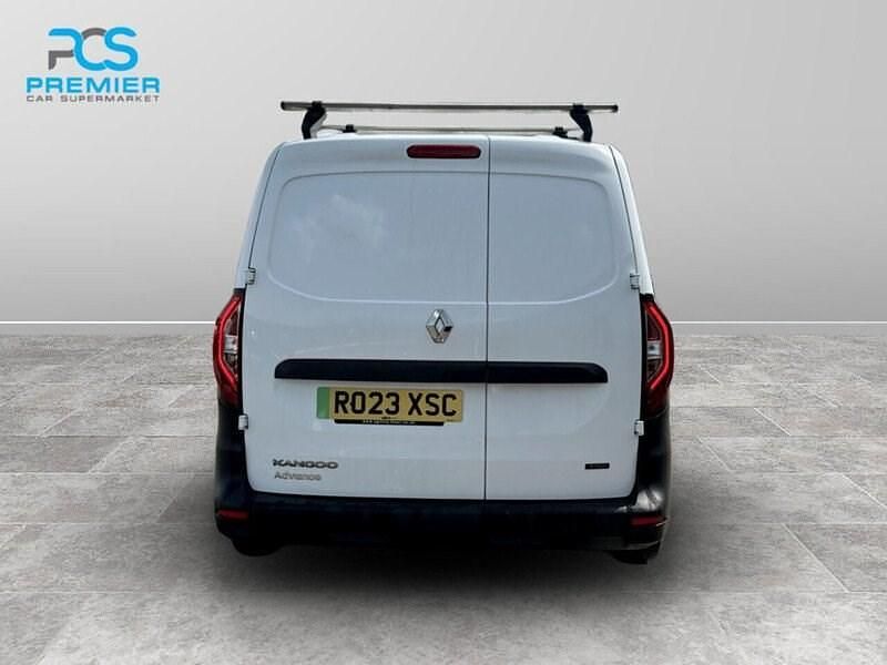 Usado Renault Kangoo 89 kW (122 CV) 2023 Blanco Monovolumen