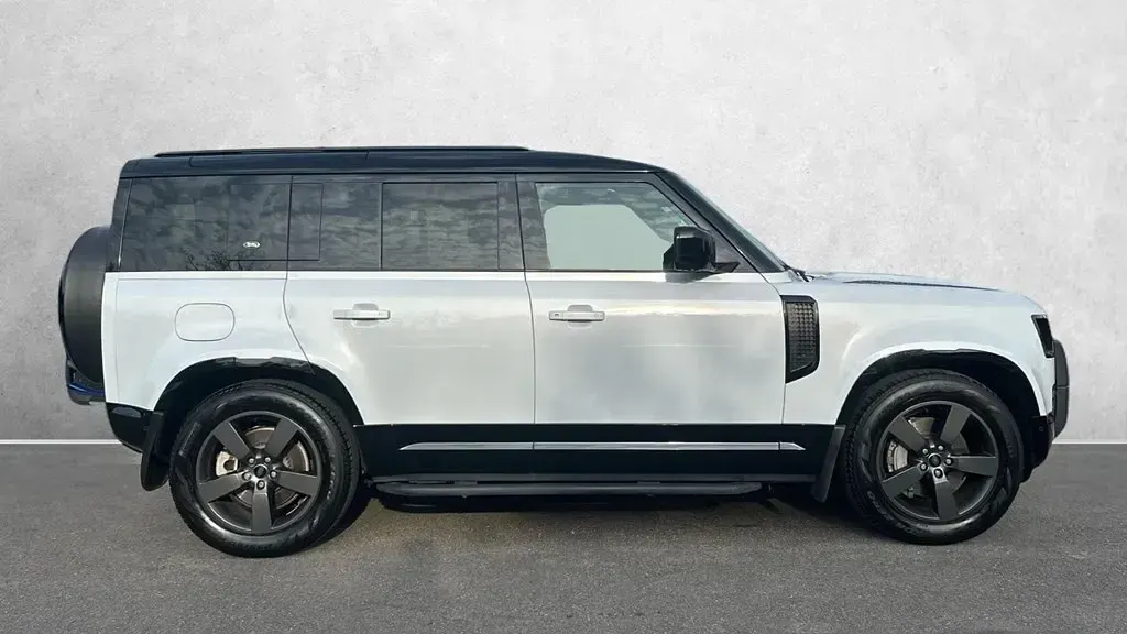 Używany Land Rover Defender HSE Dynamic 404 KM (297 kW) 2023 Biały SUV