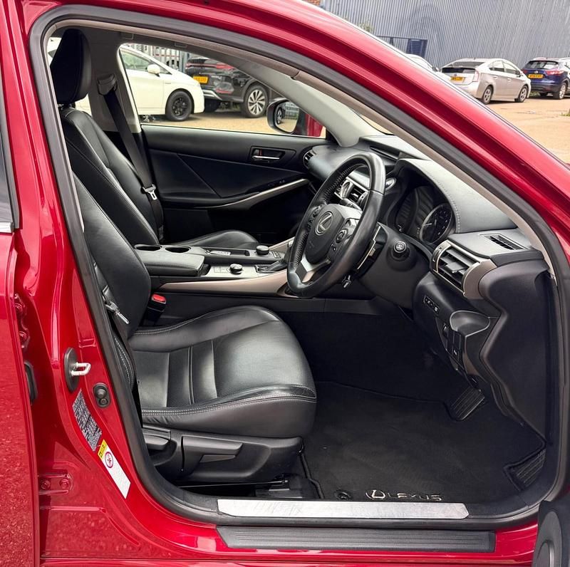 Used Lexus IS300h Executive Line 2015 Red Sedan