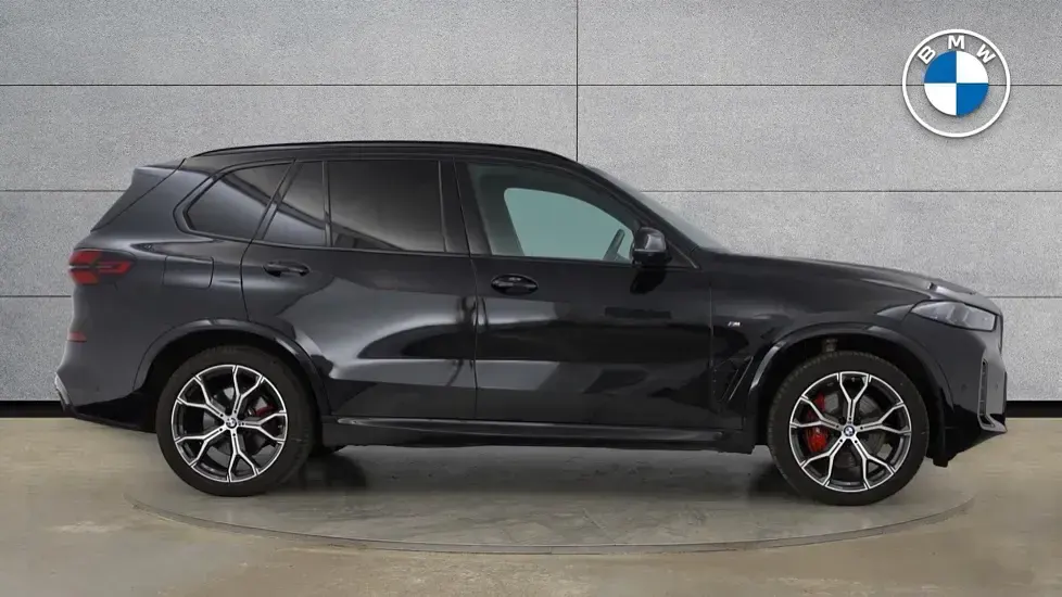 Używany BMW X5 M Sport 294 KM (216 kW) 2025 Czarny SUV