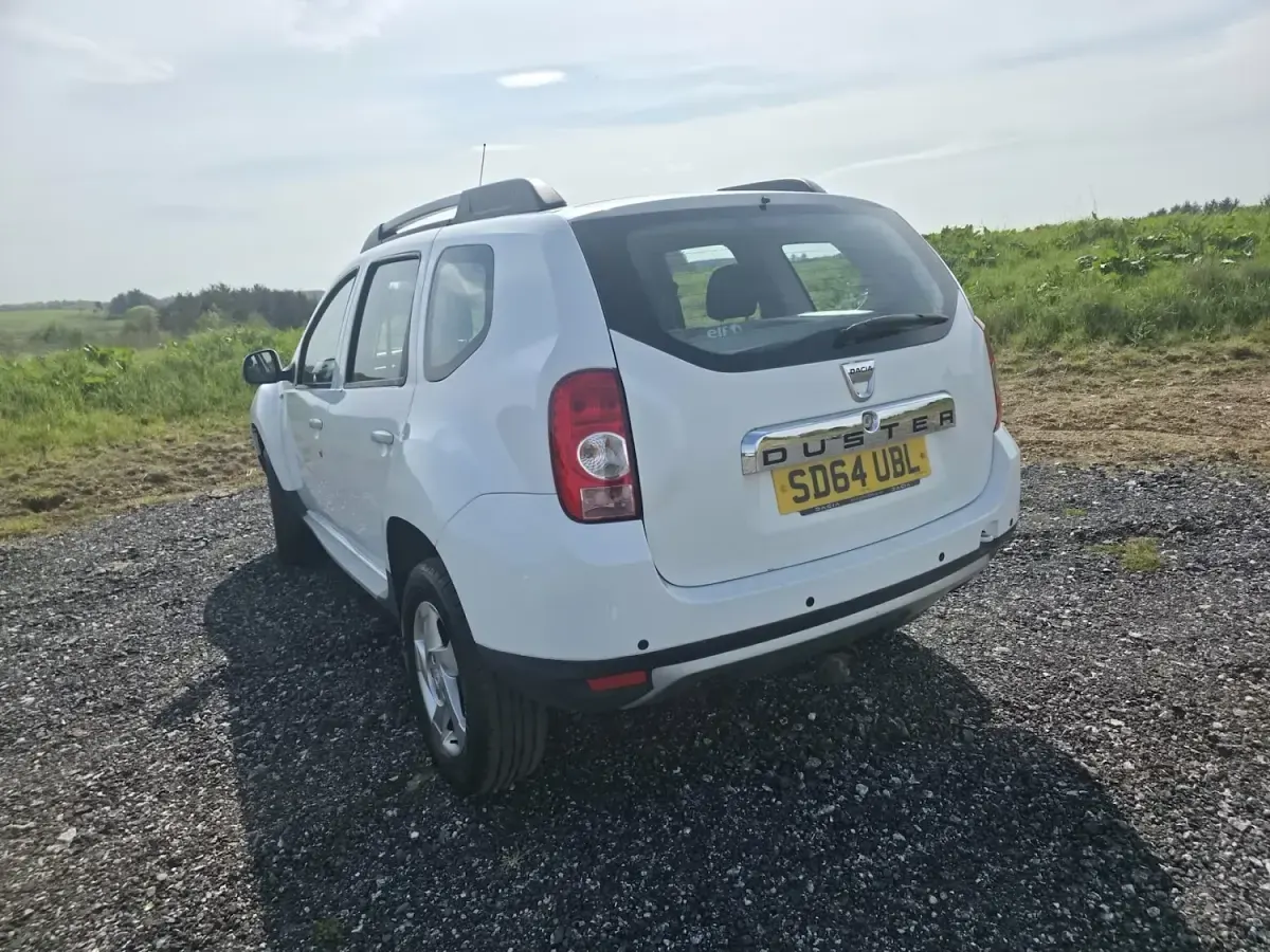 Used Dacia Duster Lauréate 110 HP (80 kW) 2014 White SUV