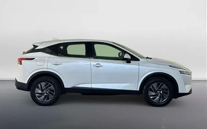 Used Nissan Qashqai Acenta Premium 140 HP (102 kW) 2022 White SUV