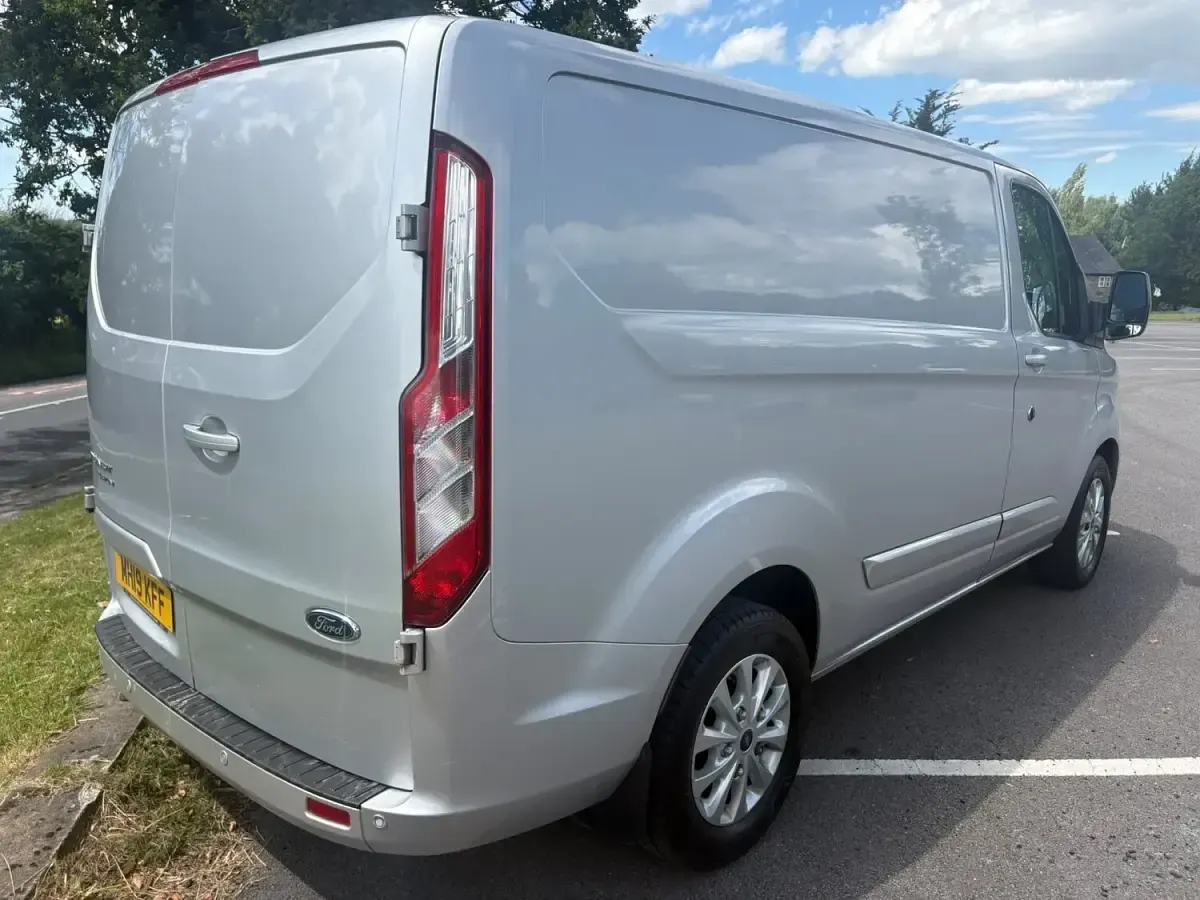 Used Ford Transit Custom Limited 130 HP (95 kW) 2019 Silver Van