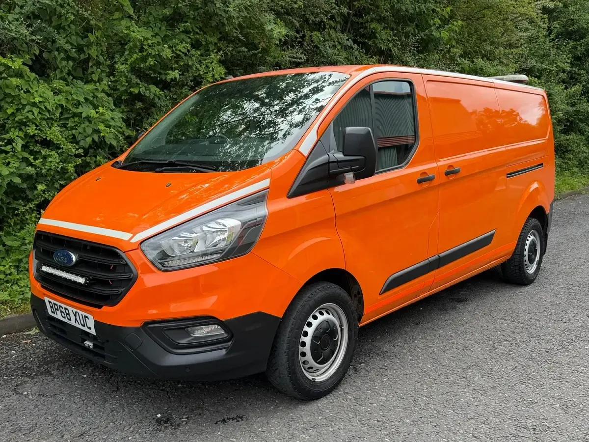 Used Ford Transit Custom 130 HP (95 kW) 2019 Orange Van