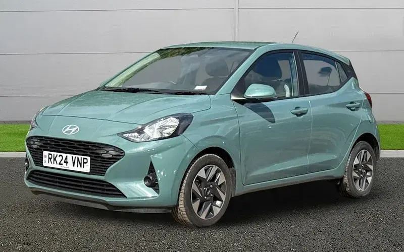 Used Hyundai i10 Advanced 67 HP (49 kW) 2024 Green Hatchback