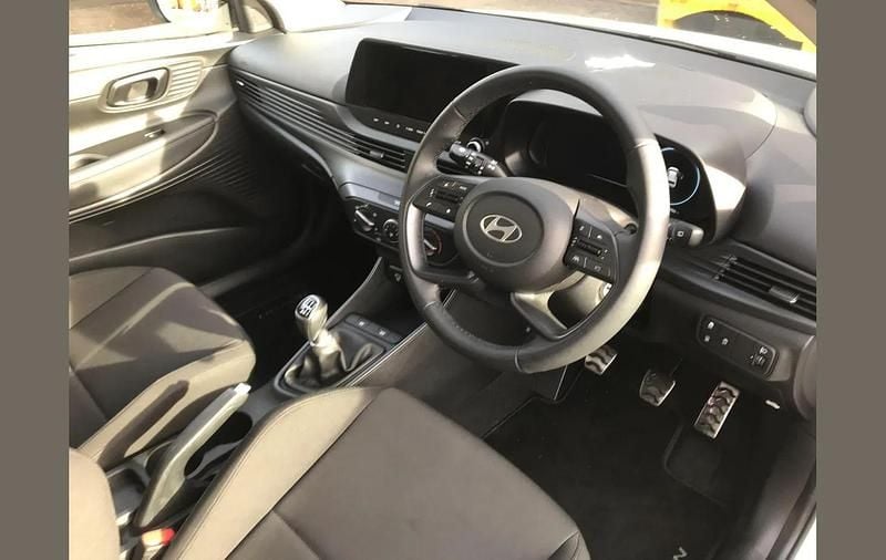 Used Hyundai Bayon Advanced 99 HP (72 kW) 2025 White SUV