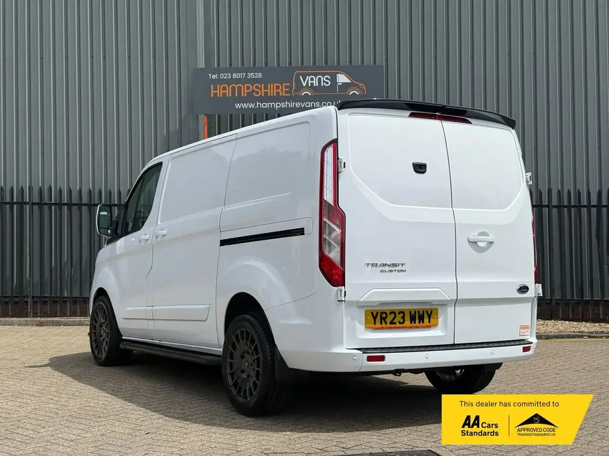 Used Ford Transit Custom Limited 130 HP (95 kW) 2023 White Van