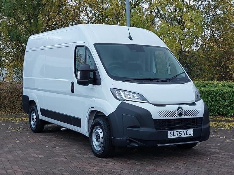 White New 2025 Citroën Relay Van | £22,798 (Fair price) - Image 1/4