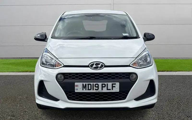 Used Hyundai i10 100 HP (73 kW) 2019 White Hatchback