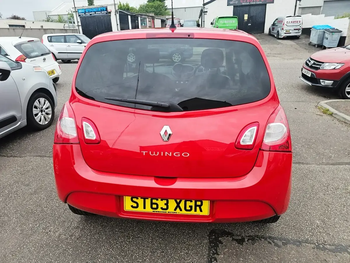 Used Renault Twingo Dynamique 75 HP (55 kW) 2014 Red Hatchback