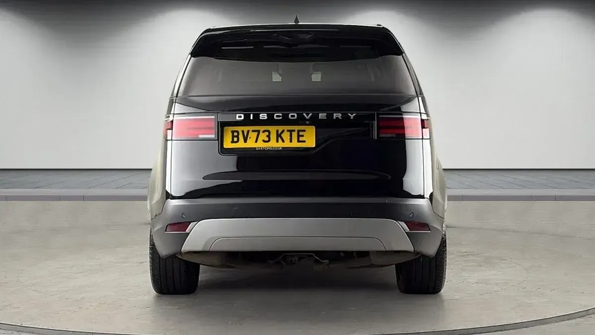 Używany Land Rover Discovery 5 S 300 KM (220 kW) 2023 Czarny SUV