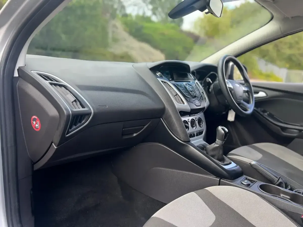 Used Ford Focus Zetec 2014 Silver Hatchback