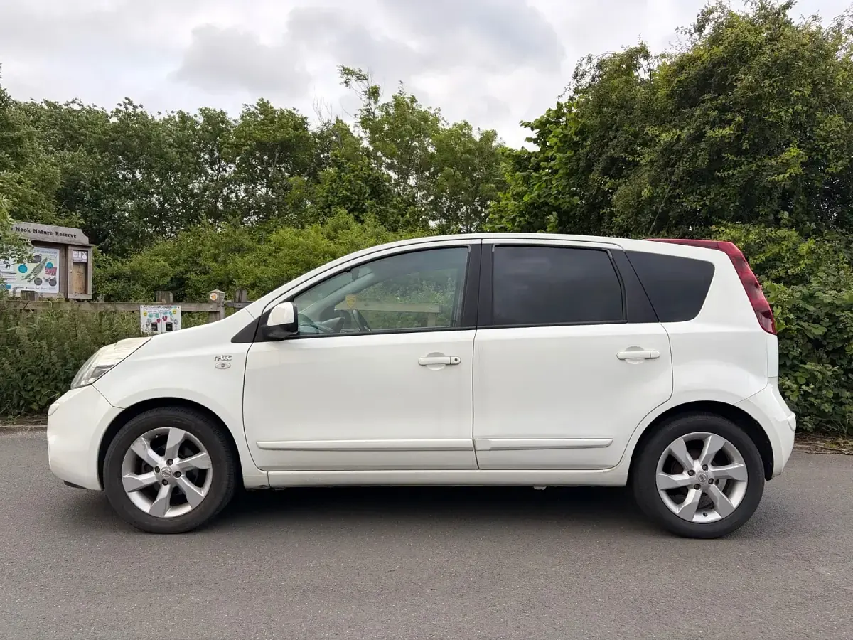 Used Nissan Note N-TEC 88 HP (64 kW) 2009 White Hatchback