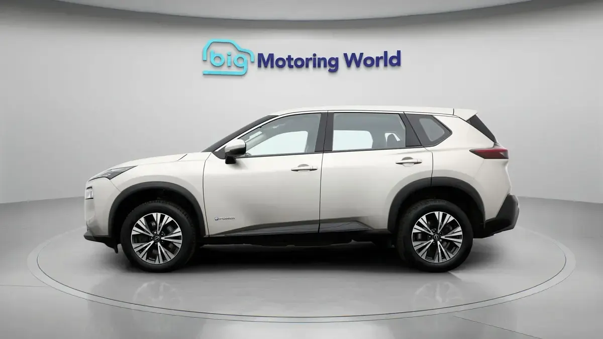 Used Nissan X-Trail Acenta Premium 213 HP (156 kW) 2023 Silver SUV