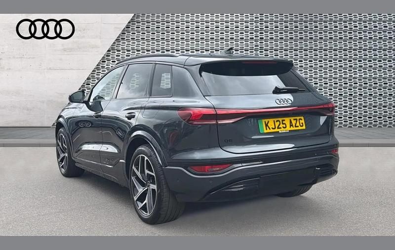 Begagnad Audi Q6 e-tron Performance 225 kW (306 HK) 2025 Grå SUV