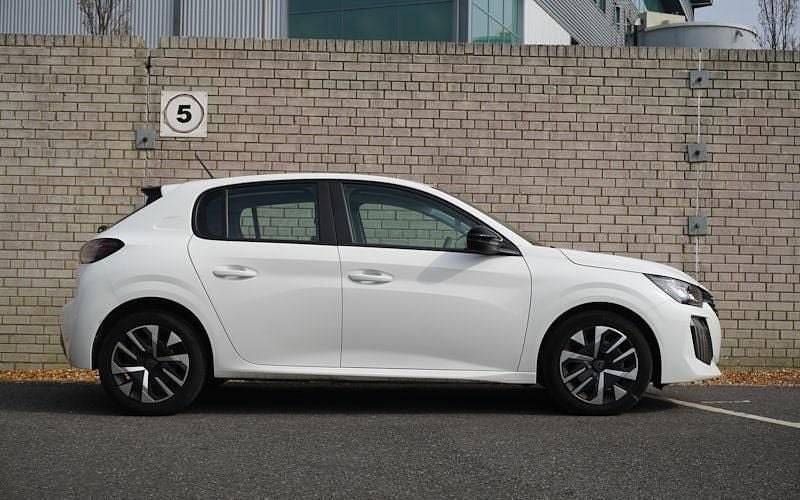 Used Peugeot 208 Active 75 HP (55 kW) 2024 Hatchback