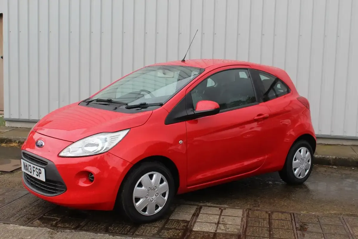 Used Ford Ka 69 HP (50 kW) 2013 Red Hatchback
