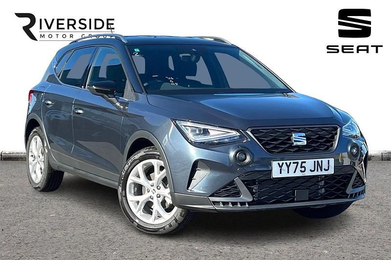 Grey New 2025 Seat Arona FR SUV | £18,290 (Good price) - Image 1/4