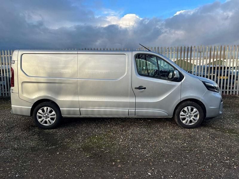 Used Nissan Primastar Tekna 110 HP (80 kW) 2025 Stone grey MPV