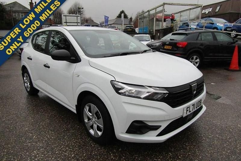 Used Dacia Sandero Essentiel 65 HP (47 kW) 2021 White Hatchback