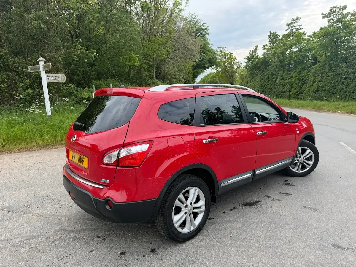 Używany Nissan Qashqai +2 N-TEC 110 KM (80 kW) 2011 Czerwony SUV