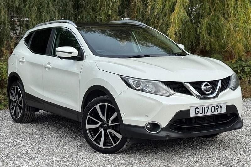 White Used 2017 Nissan Qashqai Tekna SUV | £9,999 (Good price) - Image 1/1