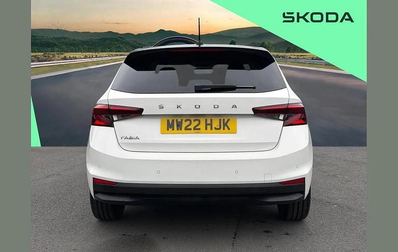 Used Skoda Fabia Colour Edition 94 HP (69 kW) 2022 White Hatchback