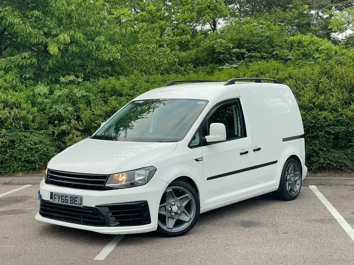 Usado VW Caddy Startline 75 CV (55 kW) 2016 Blanco Monovolumen