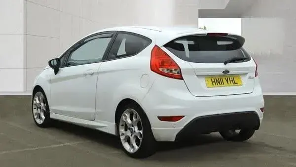 Used Ford Fiesta Zetec 2011 White Hatchback