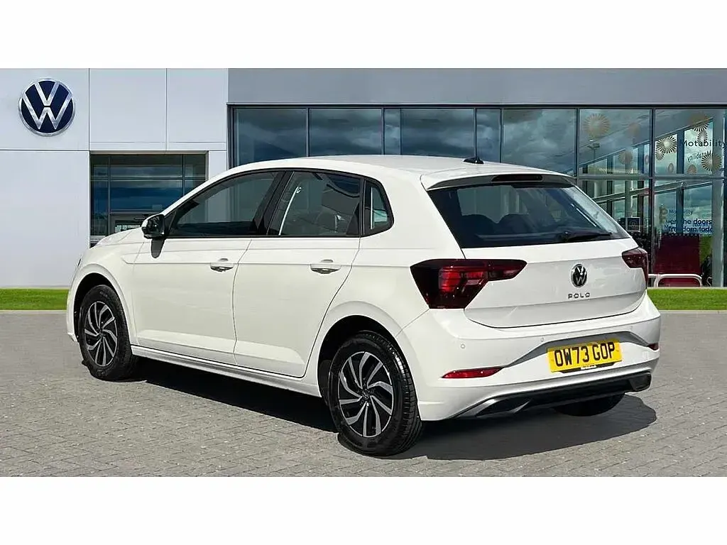 Used VW Polo Life 95 HP (69 kW) 2023 Ascot grey Hatchback