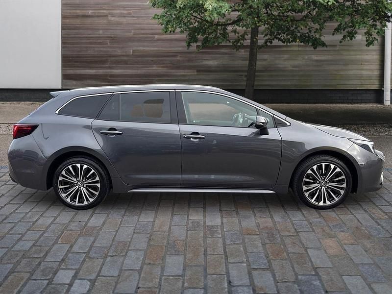 Used Toyota Corolla Design 140 HP (102 kW) 2024 Grey Estate