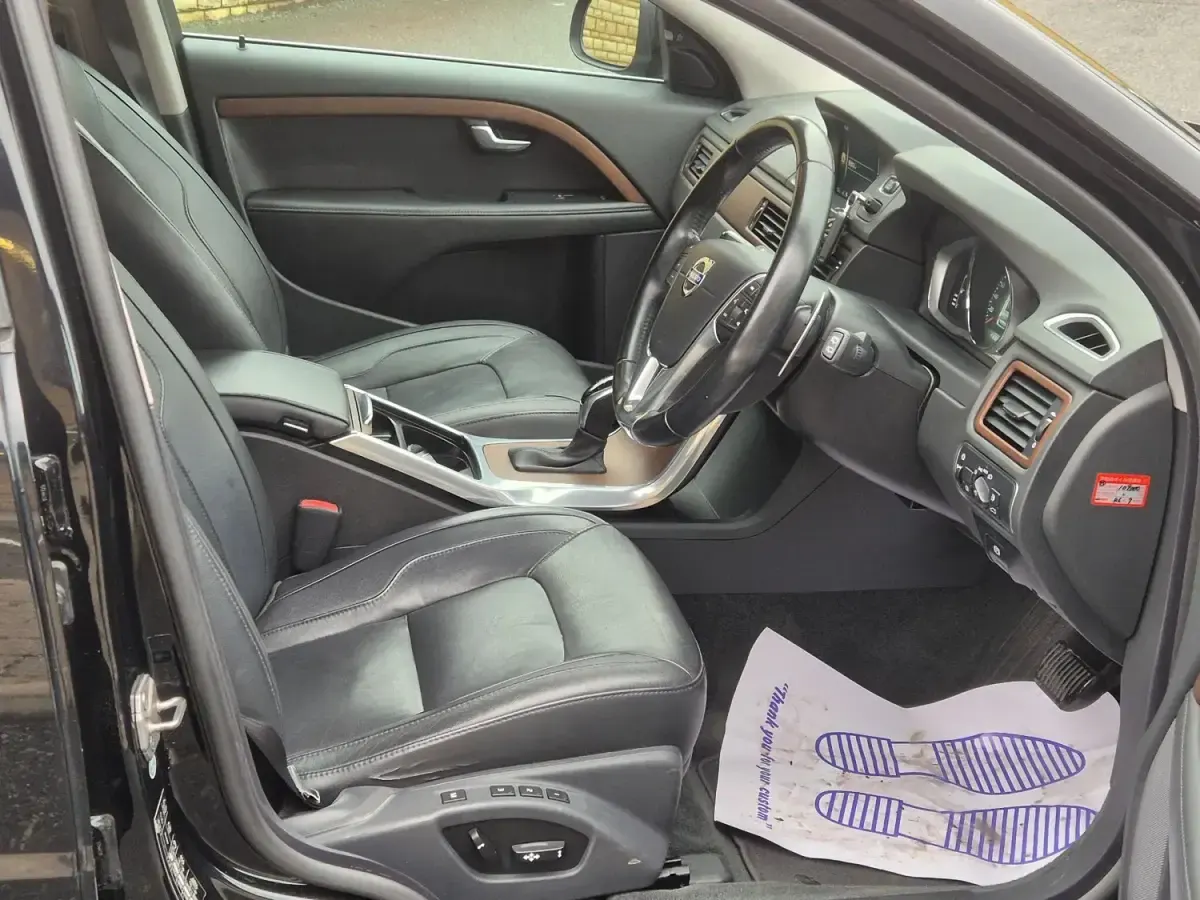 Second-hand Volvo V70 SE 2025 Negru Break