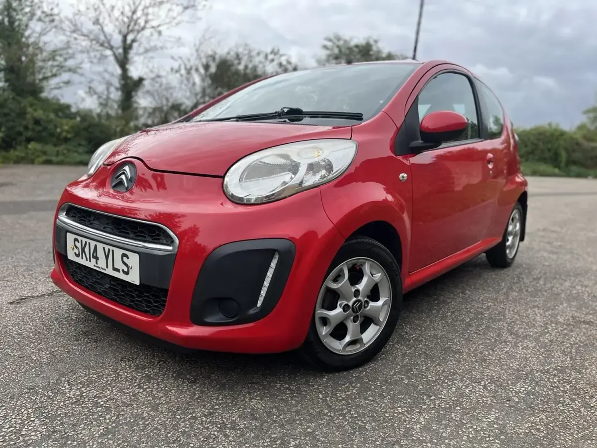 Usado Citroën C1 68 CV (50 kW) 2014 Rojo Utilitario