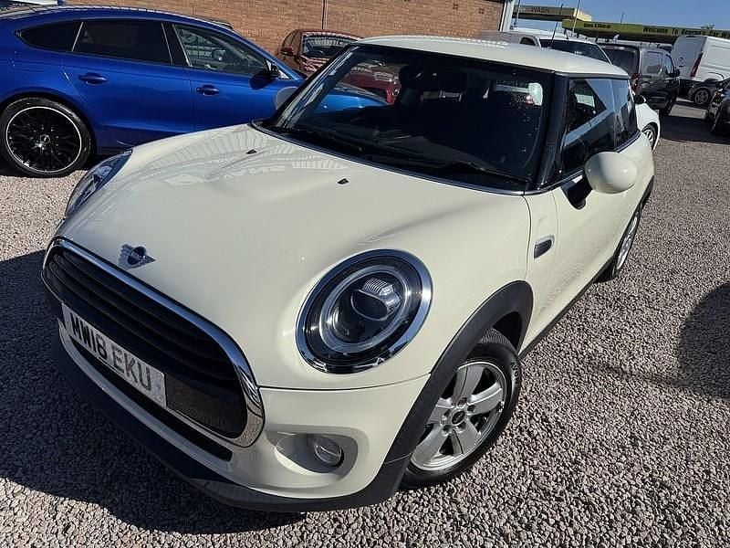 Used Mini Cooper Hatch 2018 Pepper white Hatchback