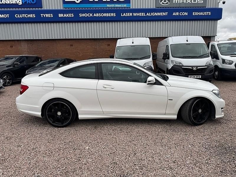 Used Mercedes C220 AMG 170 HP (125 kW) 2013 White Coupe